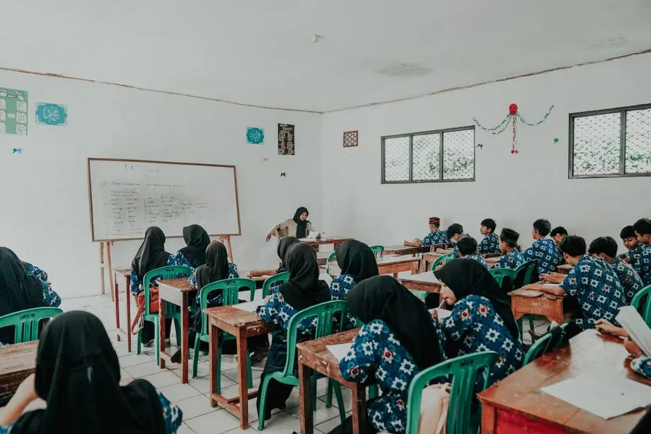 Siswa di sekolah favorit murah